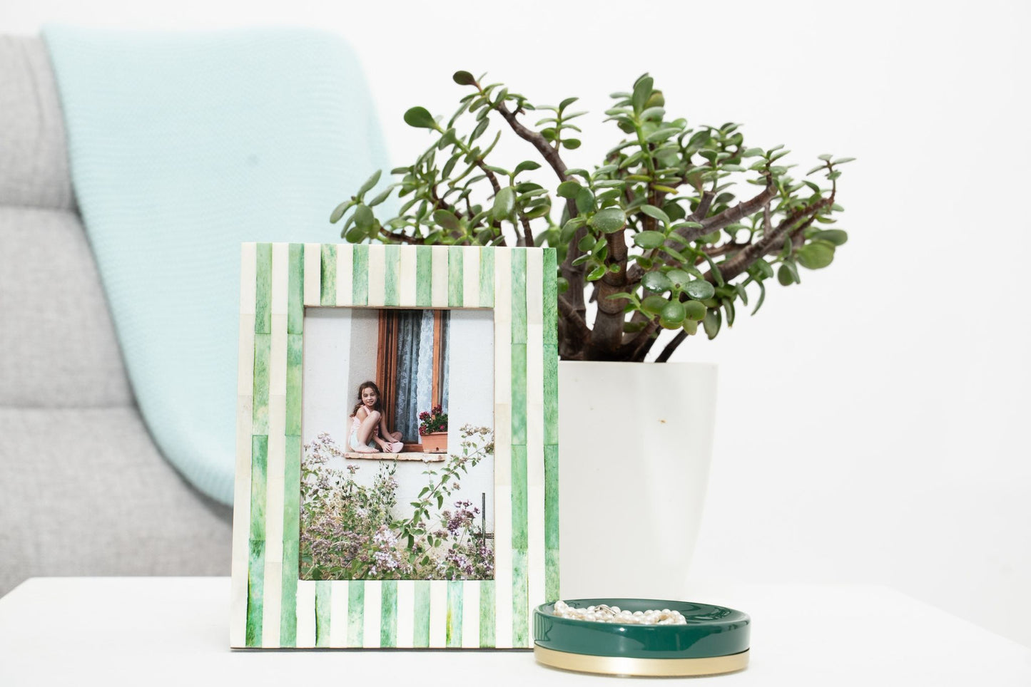 bone_inlay_frame_green_and_white_stripe_jewel