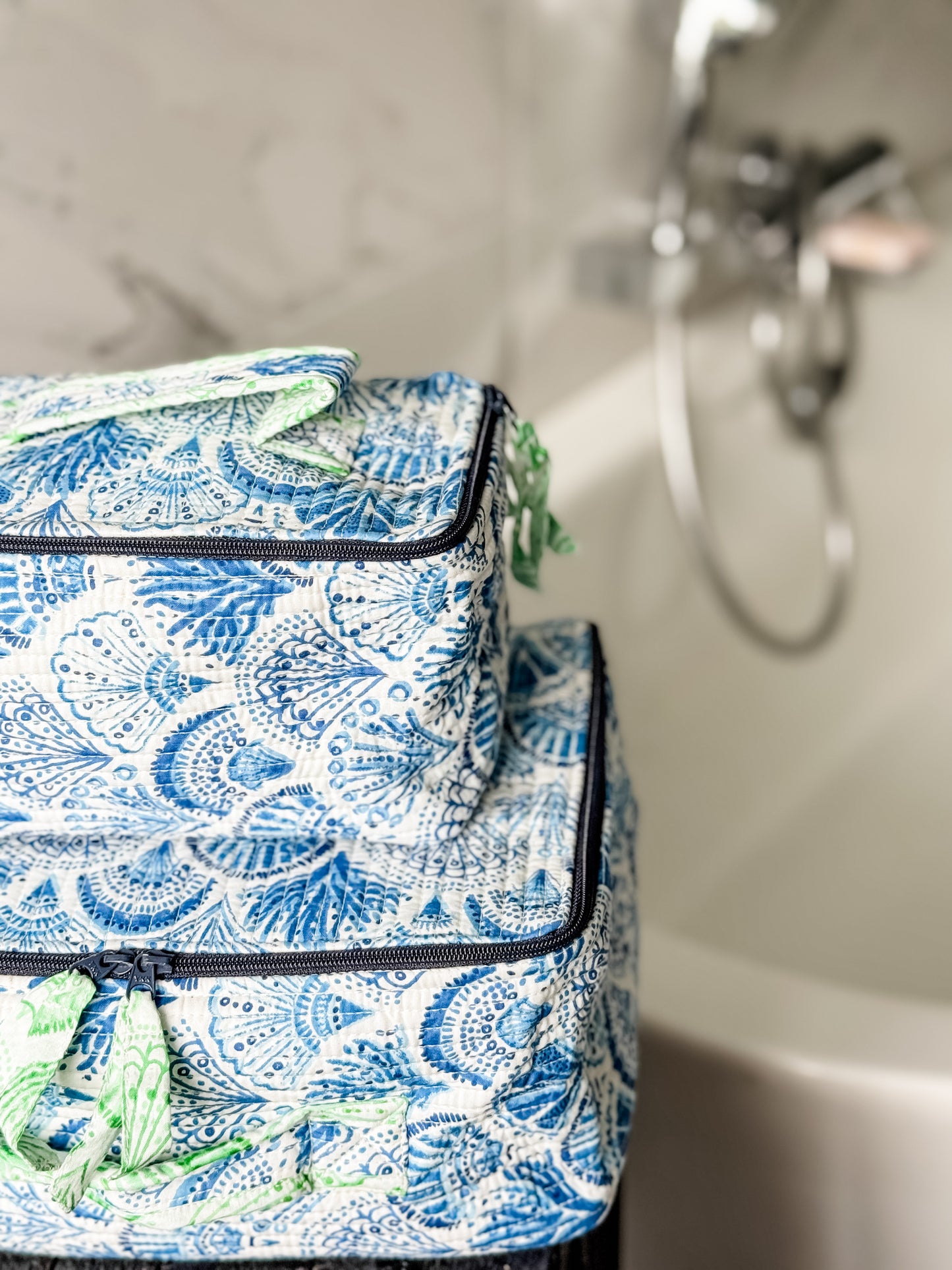 Cosmetics Bag, Shell, Blue