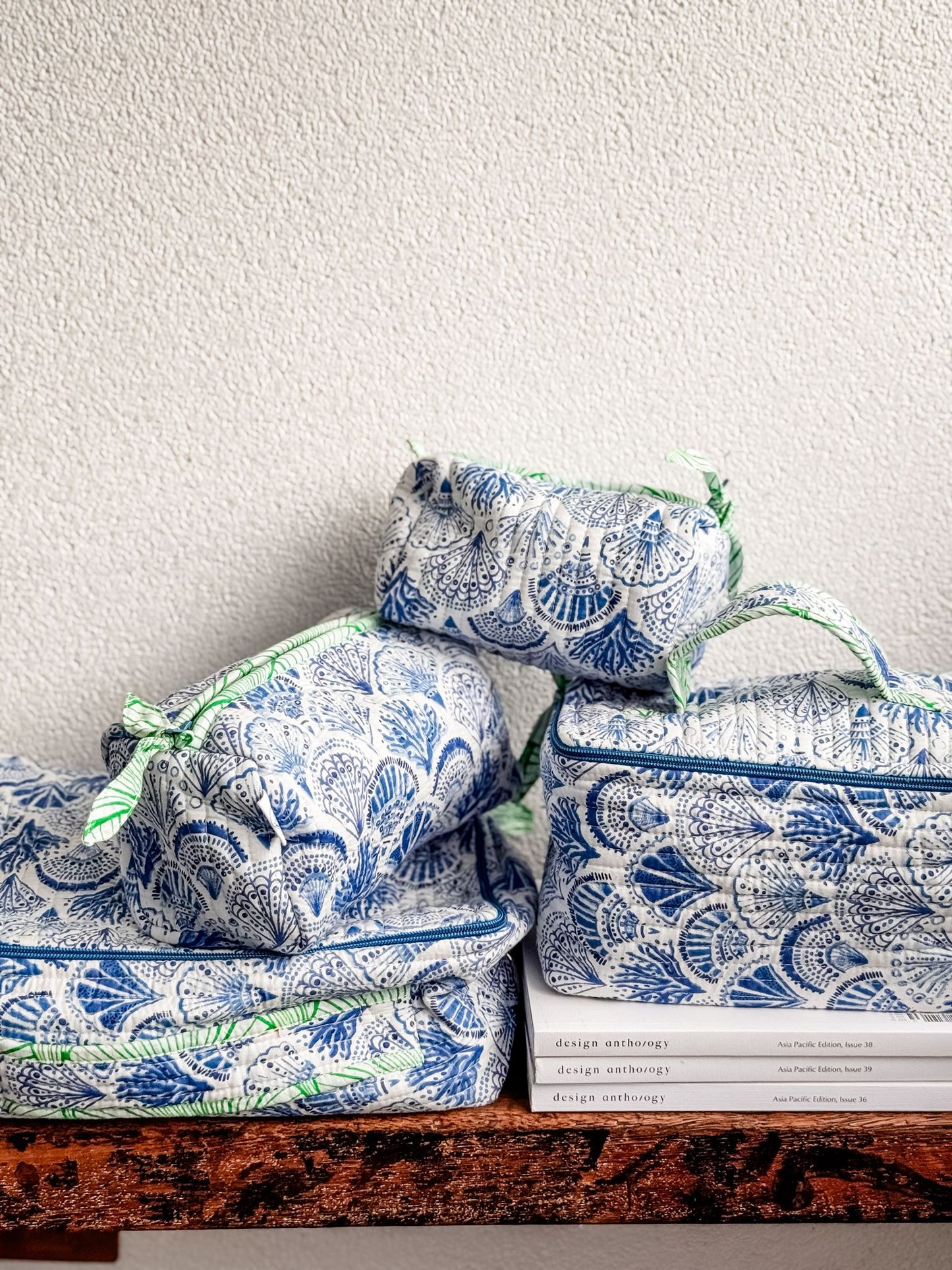 Cosmetics Bag, Shell, Blue