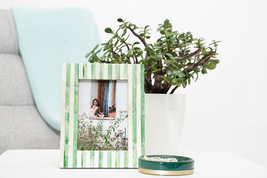 bone_inlay_frame_green_and_white_stripe_jewel